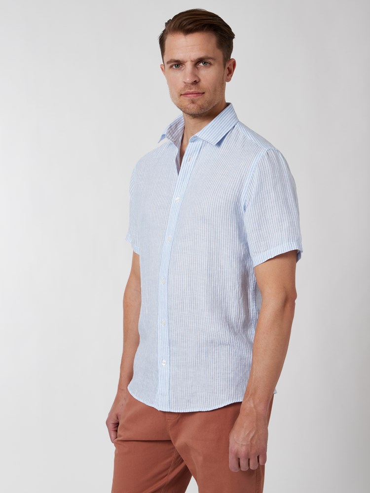 Carter linskjorte 7250493_E9N-VESB-H22-Modell-Front_chn=vic_4289.jpg_Front||Front