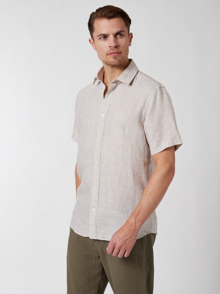 Carter linskjorte 7250493_I2M-VESB-H22-Modell-Front_chn=vic_2614.jpg_Front||Front