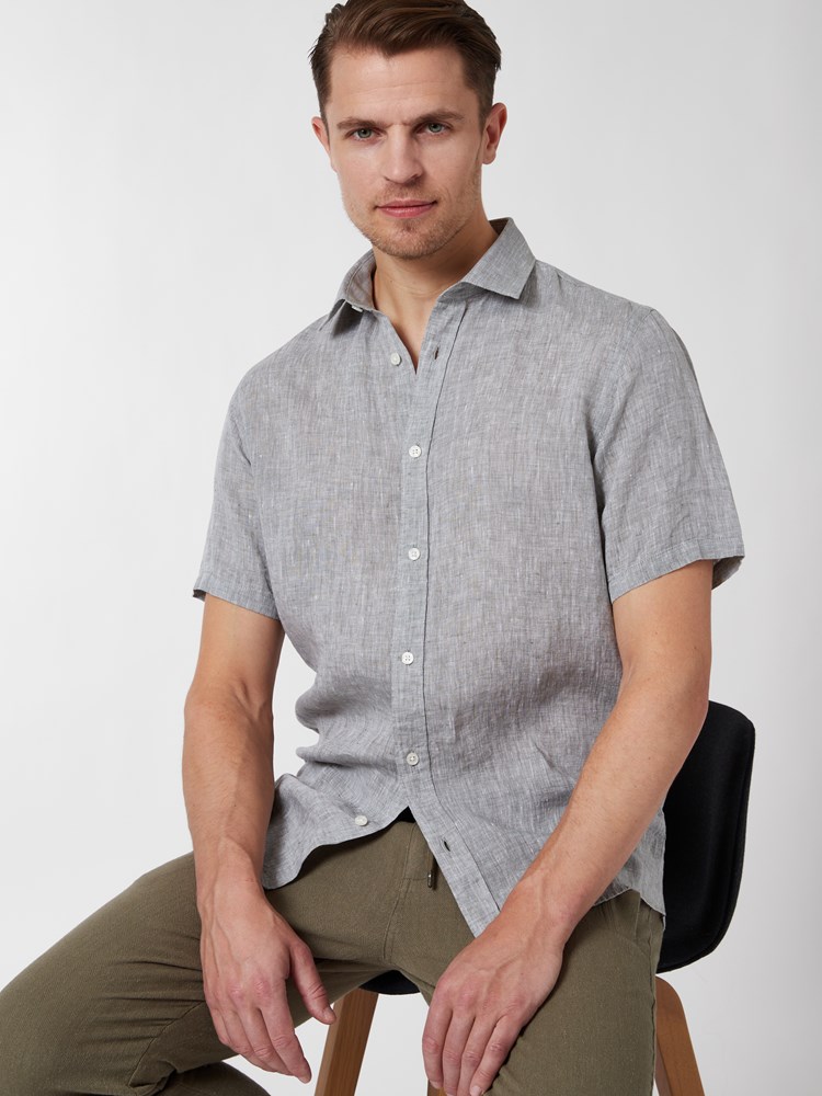 Carter linskjorte 7250493_I4V-VESB-H22-Modell-Front_chn=vic_8711.jpg_Front||Front