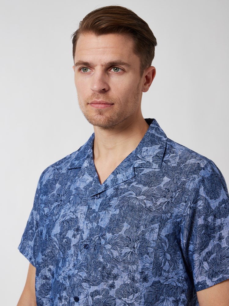 Daniel skjorte 7250495_EEK-VESB-H22-Modell-Front_chn=vic_8018.jpg_Front||Front