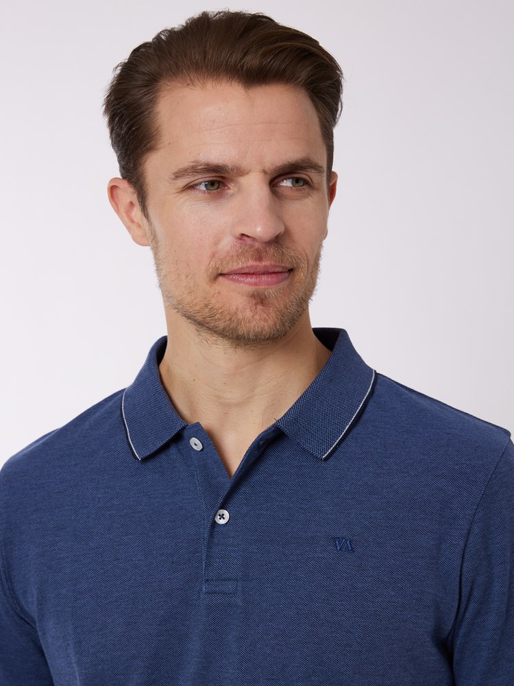 James pique 7250519_EM6-VESB-H22-Modell-Front_chn=vic_3876.jpg_Front||Front