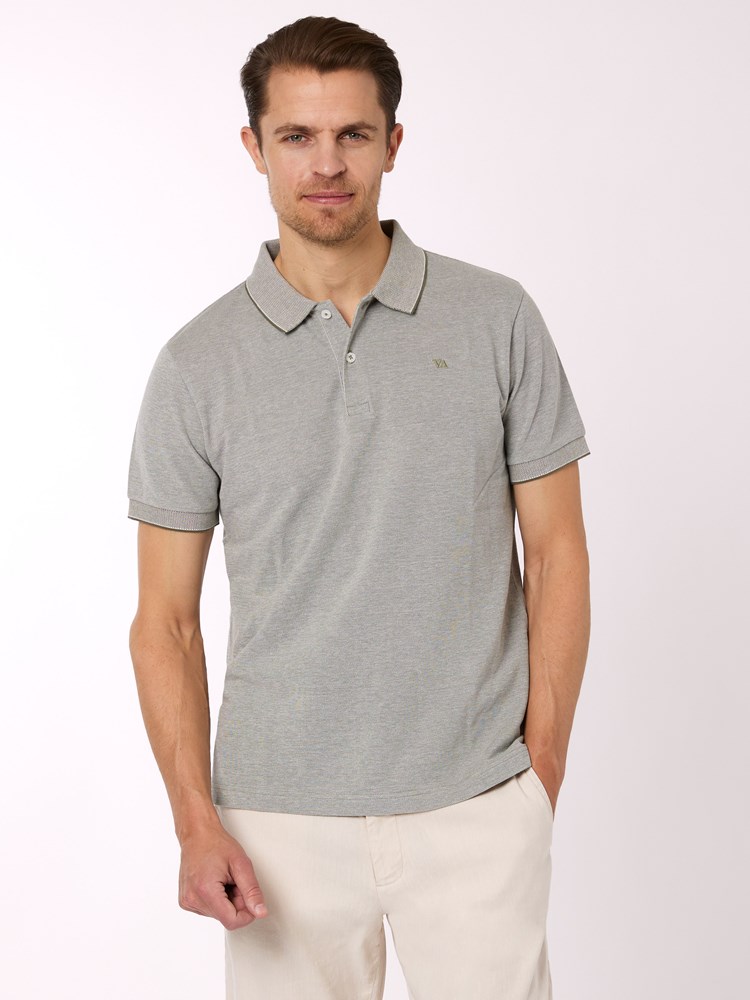 James pique 7250519_GTE-VESB-H22-Modell-Front_chn=vic_2863.jpg_Front||Front