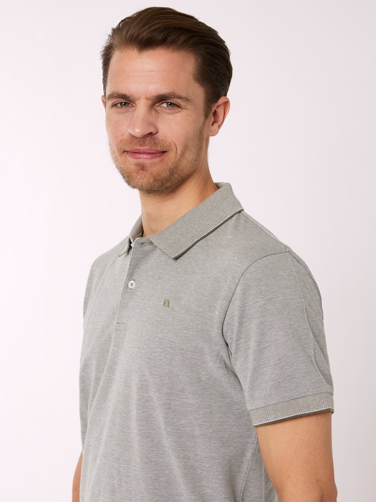 James pique 7250519_GTE-VESB-H22-Modell-Front_chn=vic_380.jpg_Front||Front