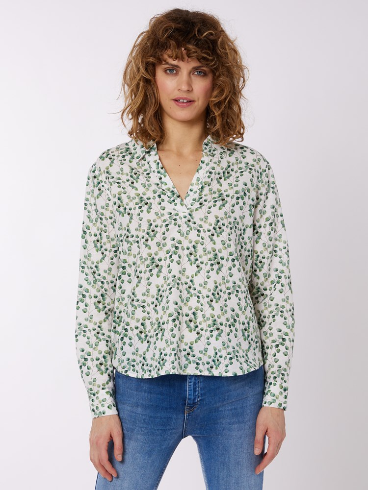 Lotte skjorte 7250523_GMA-MELL-H22-Modell-Front_chn=vic_6699_Lotte skjorte GMA_Lotte skjorte GMA 7250523.jpg_Front||Front