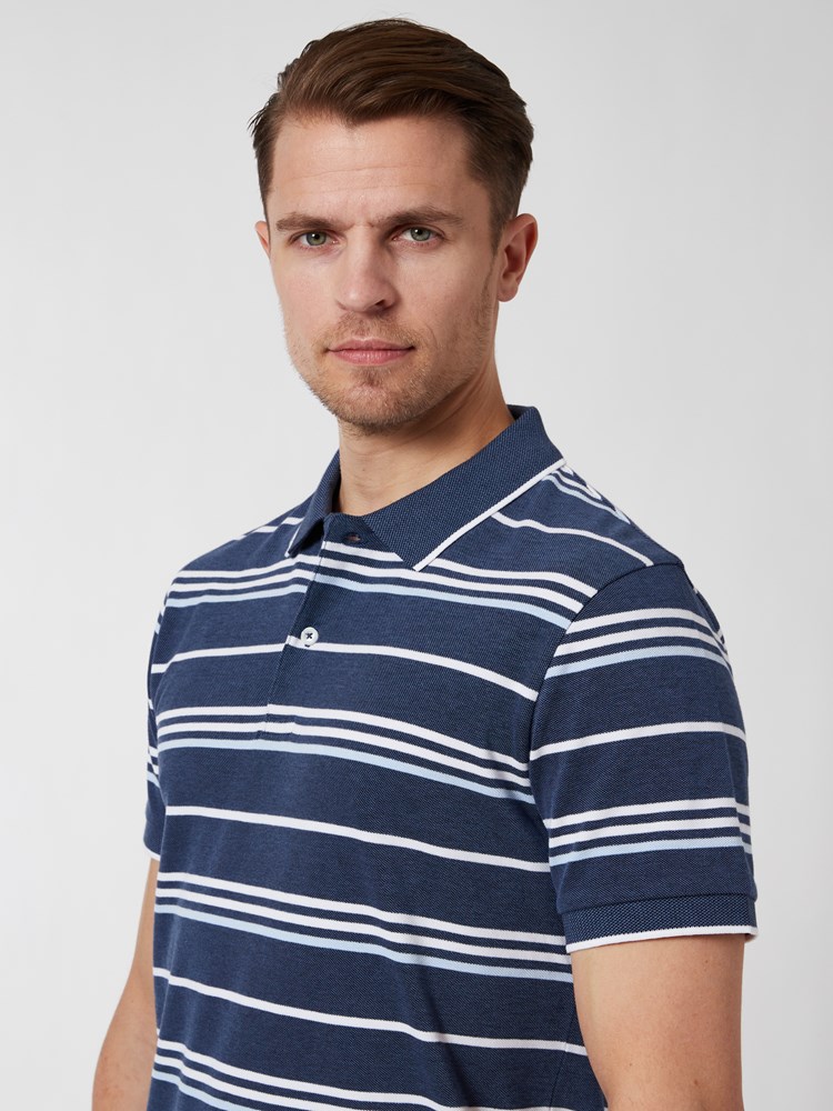 Jeremy pique 7250524_EM6-VESB-H22-Modell-Front_chn=vic_9778.jpg_Front||Front