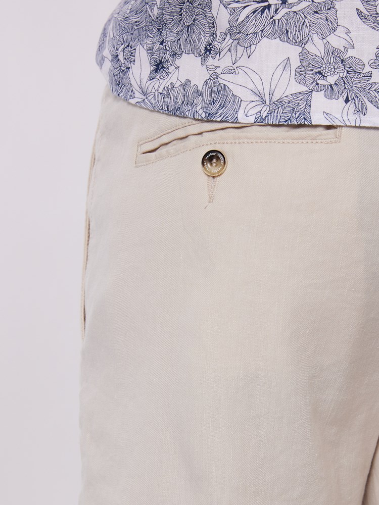 Carl linshorts 7250532_IGA-VESB-H22-Modell-Back_chn=vic_8943.jpg_Back||Back