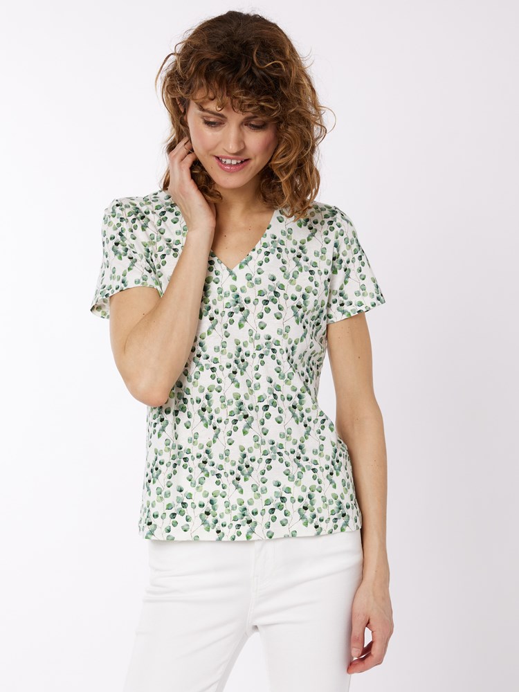 Linnea lin t-skjorte 7250543_GMA-MELL-H22-Modell-Front_chn=vic_7255_Linnea lin t-skjorte GMA 7250543.jpg_Front||Front