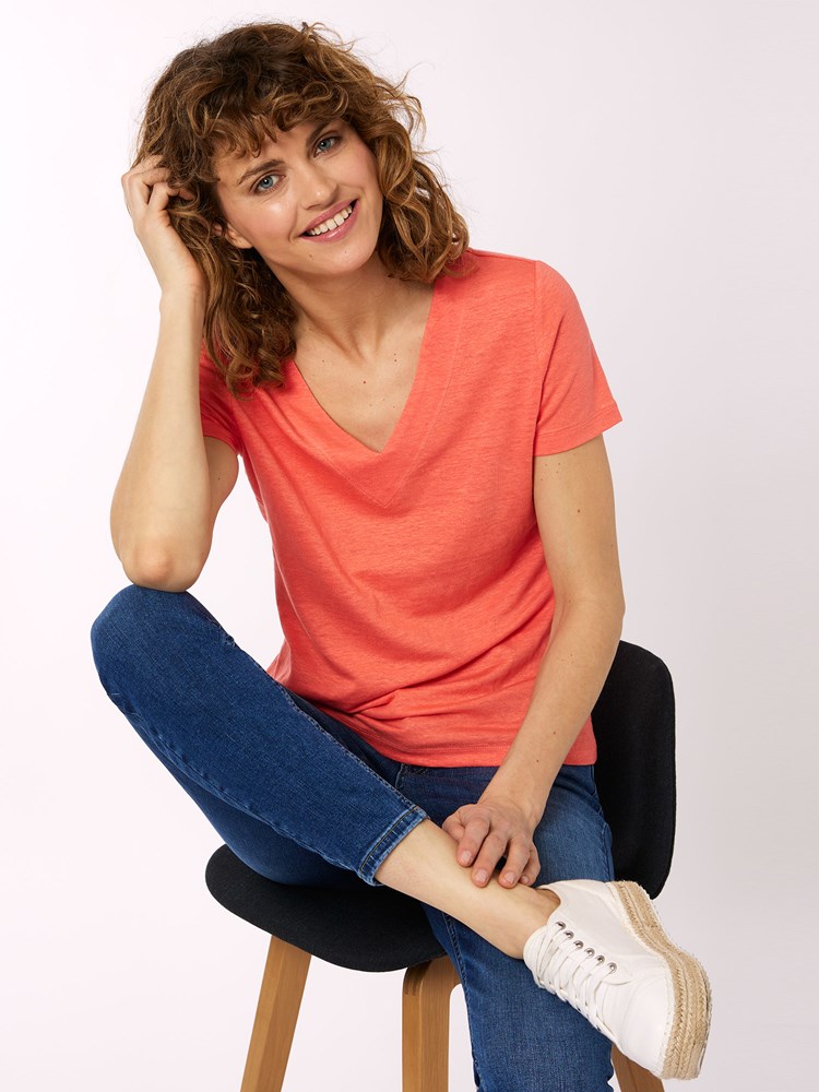 Linnea lin t-skjorte 7250543_MNU-MELL-H22-Modell-Front_chn=vic_8516_Linnea lin t-skjorte MNU 7250543.jpg_Front||Front