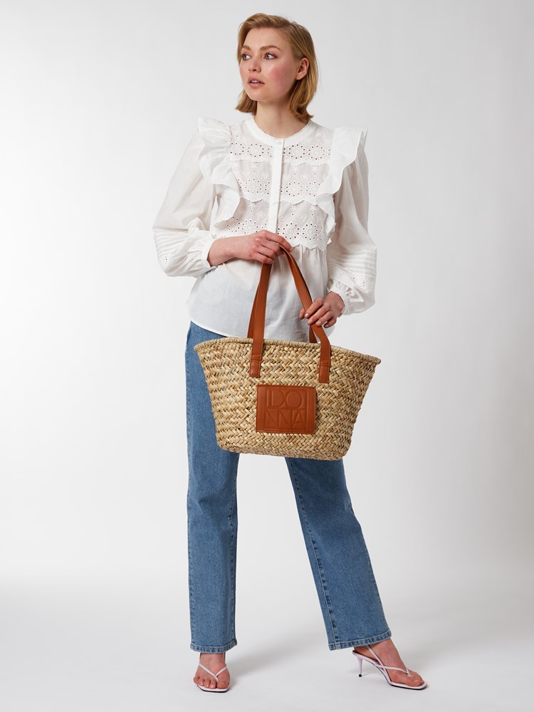 Denea stråveske 7250582_A8Q-DONNA-H22-Modell-Front_chn=vic_1674_Denea stråveske A8Q_Denea stråveske A8Q 7250582.jpg_Front||Front