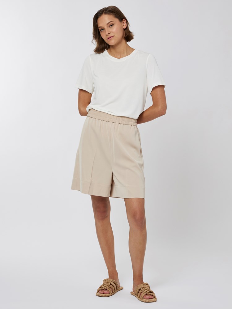 Jadia shorts 7250640_AMG-IN WEAR-H22-Modell-Front_chn=vic_5543_Jadia shorts AMG.jpg_Front||Front
