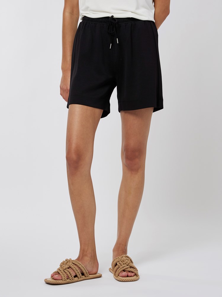 Unita shorts 7250646_800-IN WEAR-H22-Modell-Front_chn=vic_6246_Unita shorts 800.jpg_Front||Front