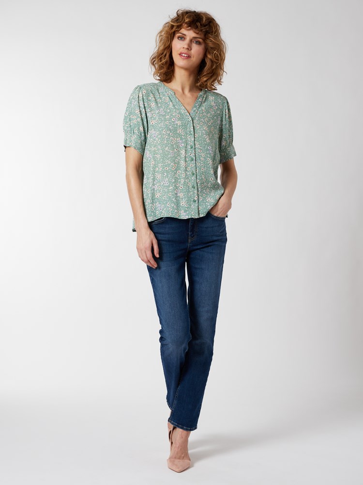 Lene bluse 7250695_GKJ-RICCO VERO-H22-Modell-Front_chn=vic_9200_Lene bluse GKJ 7250695.jpg_Front||Front