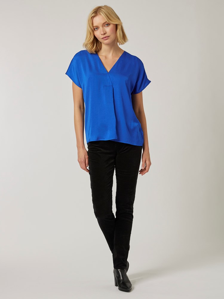 Rinda topp 7250792_EGE-IN WEAR-A22-Modell-Front_chn=vic_5934_Rinda topp EGE 7250792.jpg_Front||Front