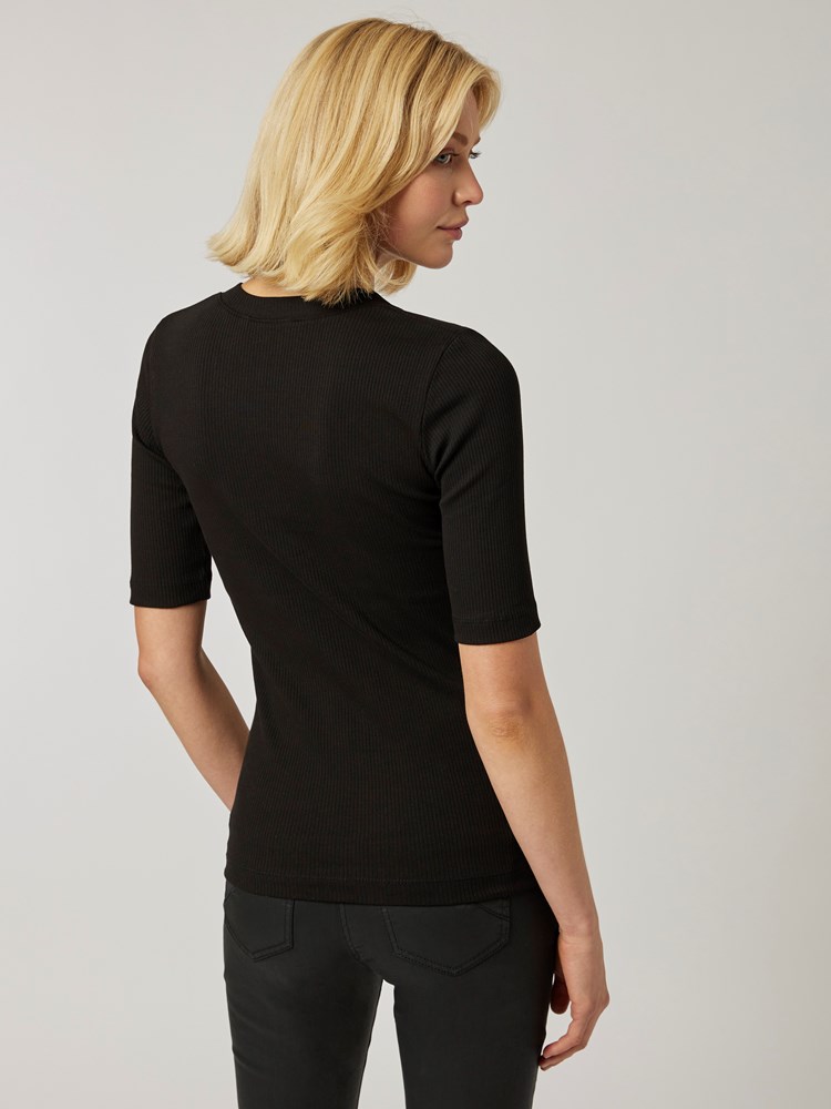 Dagna v t-skjorte 7250799_CAB-IN WEAR-A22-Modell-Back_chn=vic_7608.jpg_Back||Back