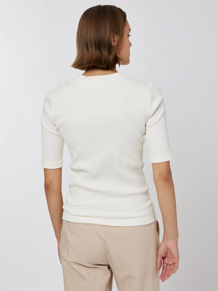 Dagna v t-skjorte 7250799_O79-IN WEAR-A22-Modell-Back_chn=vic_5309.jpg_Back||Back