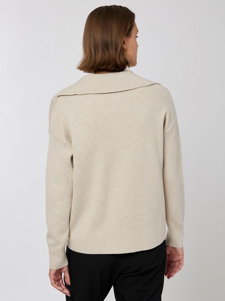 Jumo polo pullover 7251039_AMA-IN WEAR-A22-Modell-Back_chn=vic_3220_Jumo polo pullover AMA 7251039.jpg_Back||Back