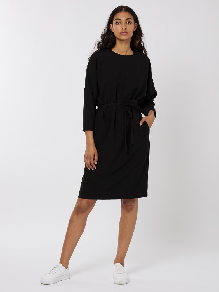 Wadina kjole 7251046_CAB-IN WEAR-A22-Modell-Front_chn=vic_6726_Wadina kjole CAB 7251046.jpg_Front||Front