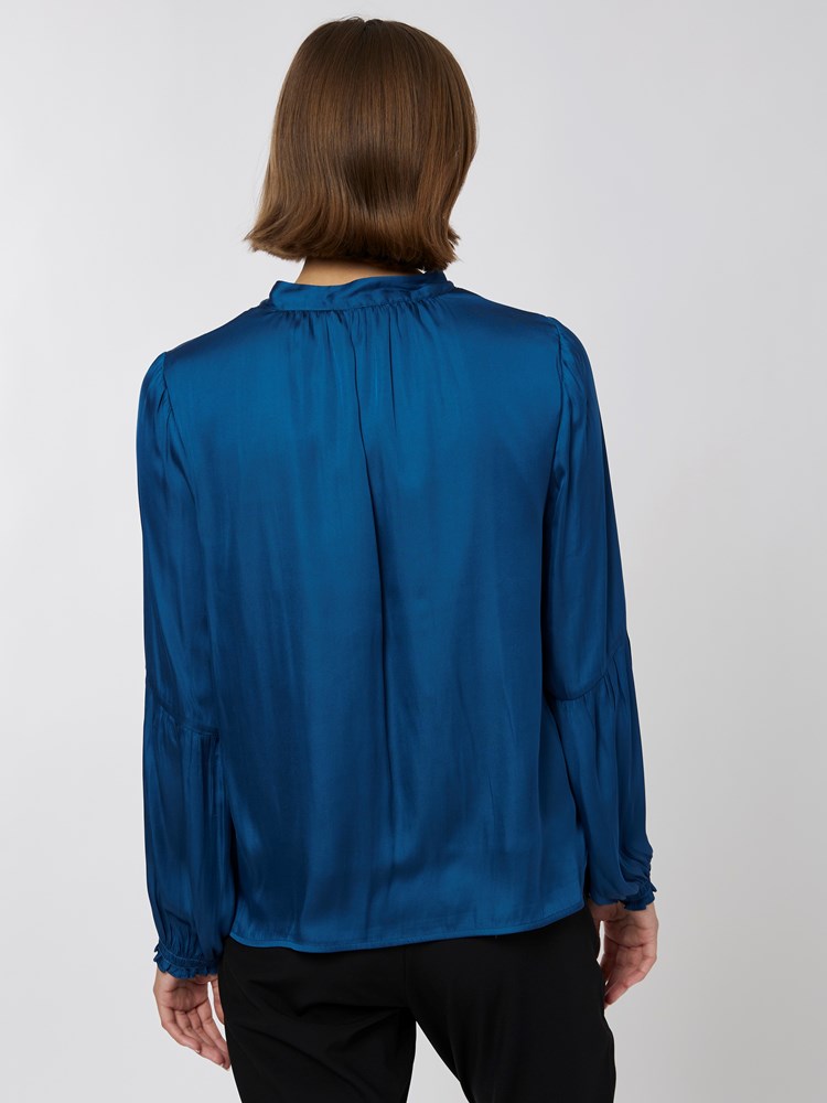 Sangria bluse 7251069_EHS-RICCO VERO-A22-Modell-Back_chn=vic_4504_Sangria bluse EHS 7251069.jpg_Back||Back