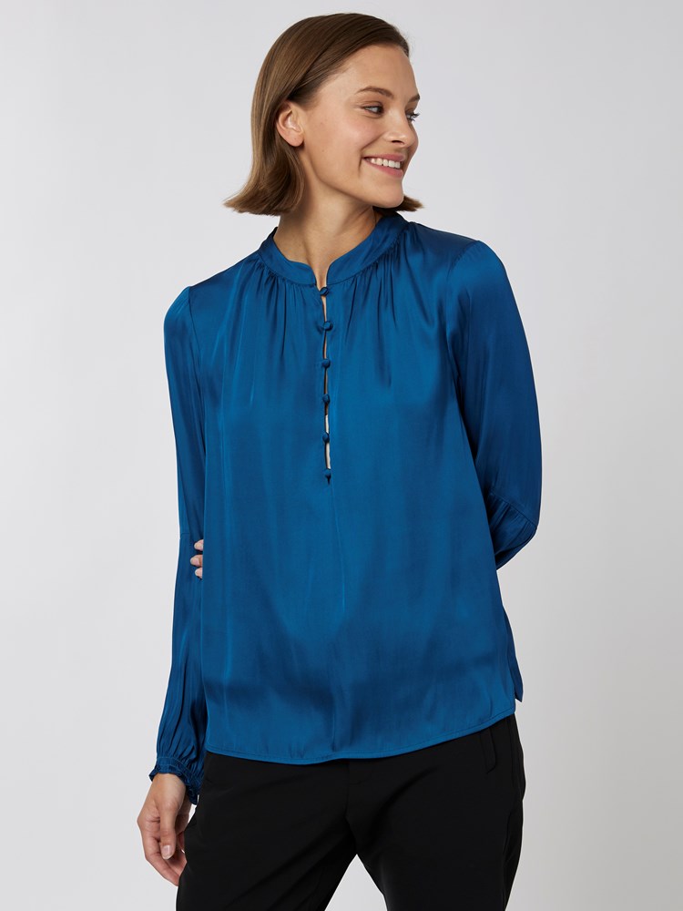 Sangria bluse 7251069_EHS-RICCO VERO-A22-Modell-Front_chn=vic_5531_Sangria bluse EHS 7251069.jpg_Front||Front