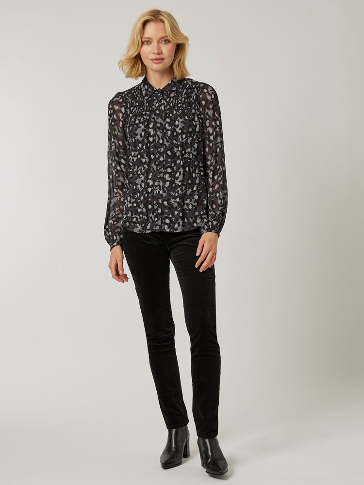 Fahima skjorte 7251183_CAB-IN WEAR-W22-details_chn=vic_2685_Fahima skjorte CAB 7251183.jpg_