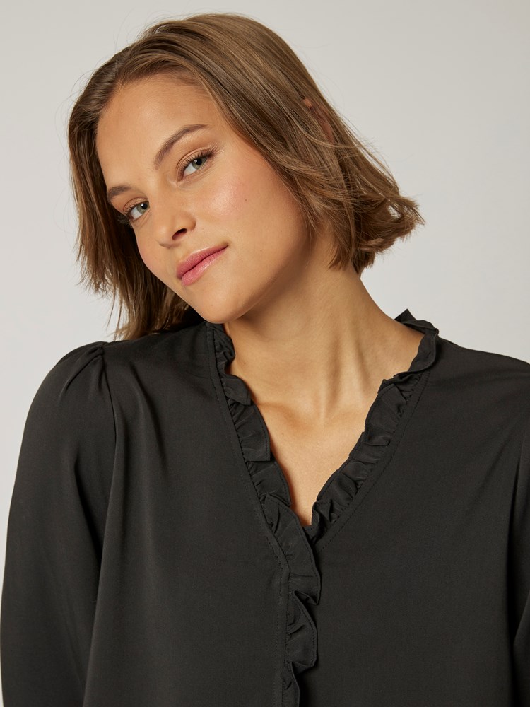 Veronika bluse 7251211_CAB-RICCO VERO-W22-details_chn=vic_9920_Veronika bluse CAB 7251211.jpg_
