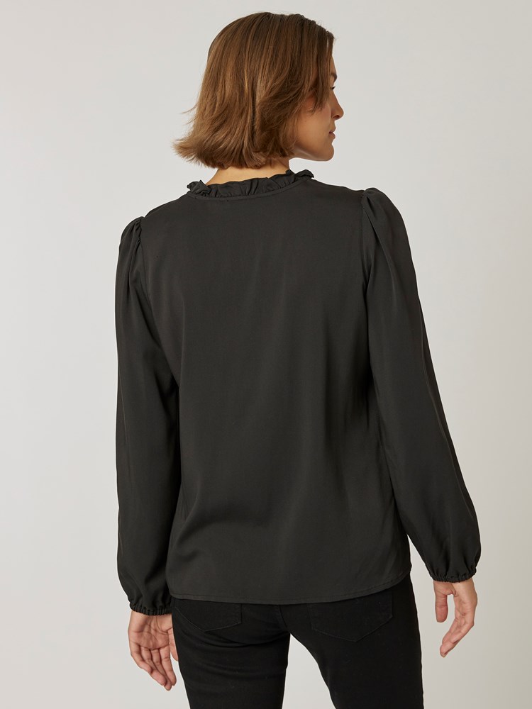 Veronika bluse 7251211_CAB-RICCO VERO-W22-Modell-Back_chn=vic_7587_Veronika bluse CAB 7251211.jpg_Back||Back