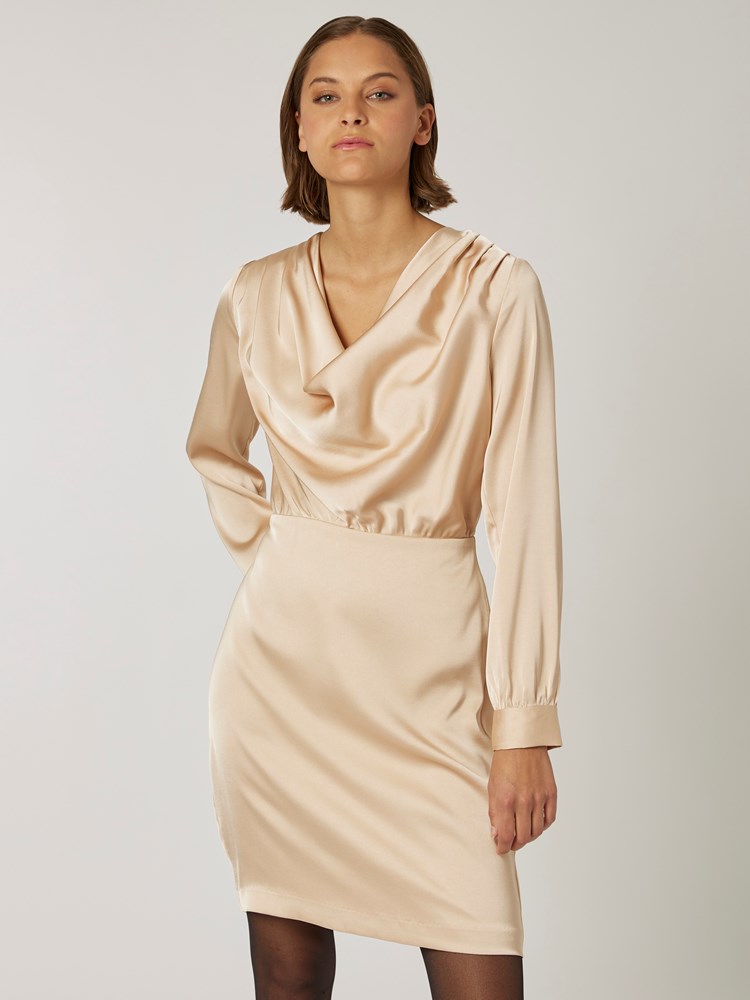 Lara kjole 7251213_A9N-RICCO VERO-W22-Modell-Front_chn=vic_4125_Lara kjole A9N 7251213.jpg_Front||Front