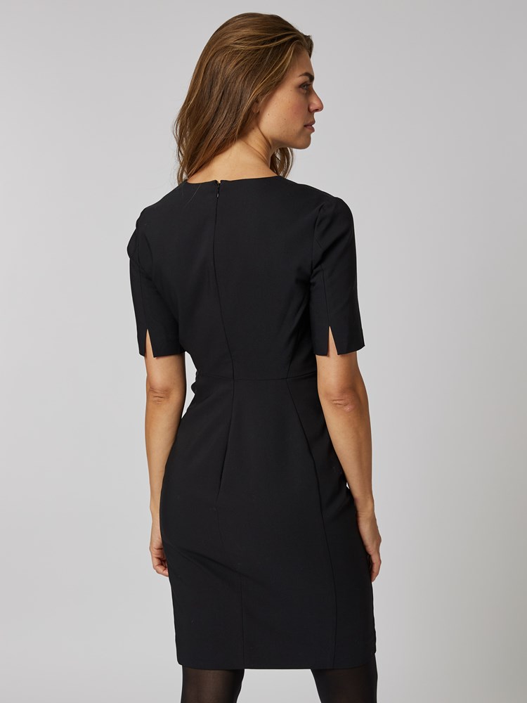 Zella kjole 7251378_CAB-IN WEAR-NOS-Modell-Back_chn=vic_1504_Zella kjole CAB_Zella kjole CAB 7251378.jpg_Back||Back