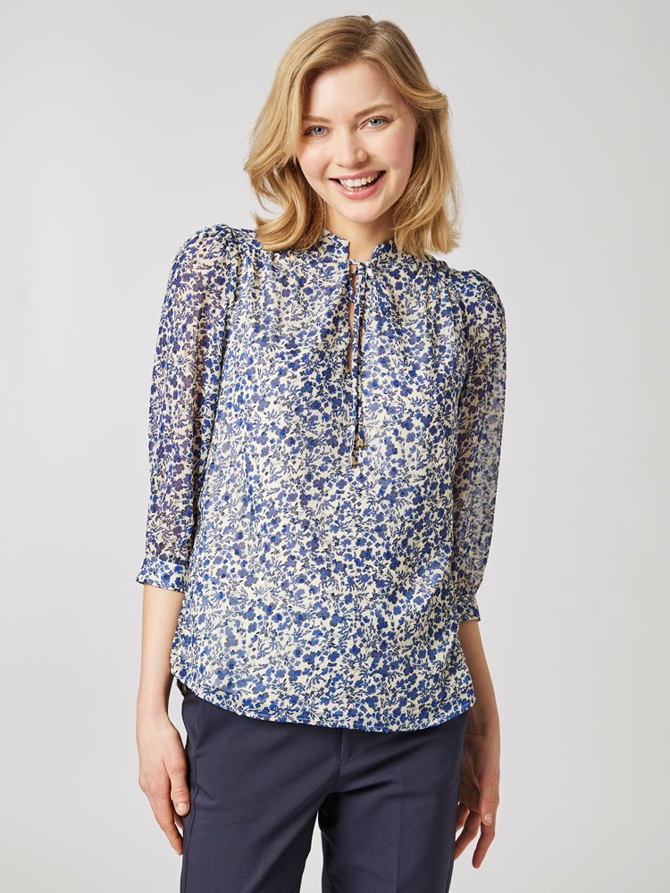 Amy bluse 7251475_O68-RICCO VERO-S23-Modell-Front_chn=vic_7194_Amy bluse O68 7251475.jpg_Front||Front