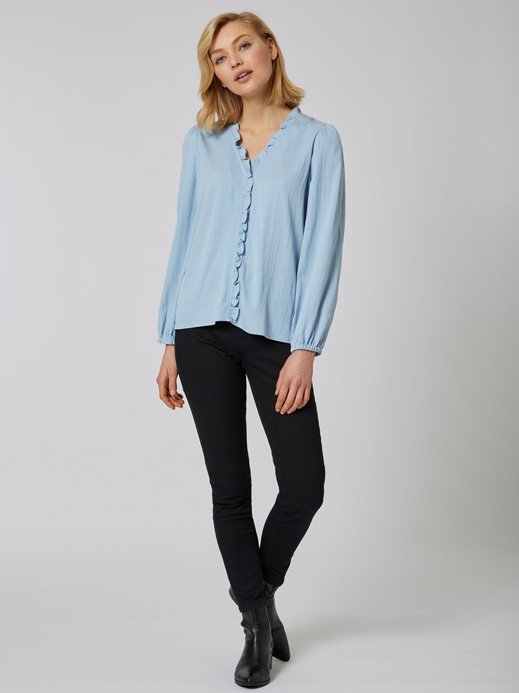 Veronika bluse 7251476_EN3-RICCO VERO-S23-details_chn=vic_7138_Veronika bluse EN3 7251476.jpg_