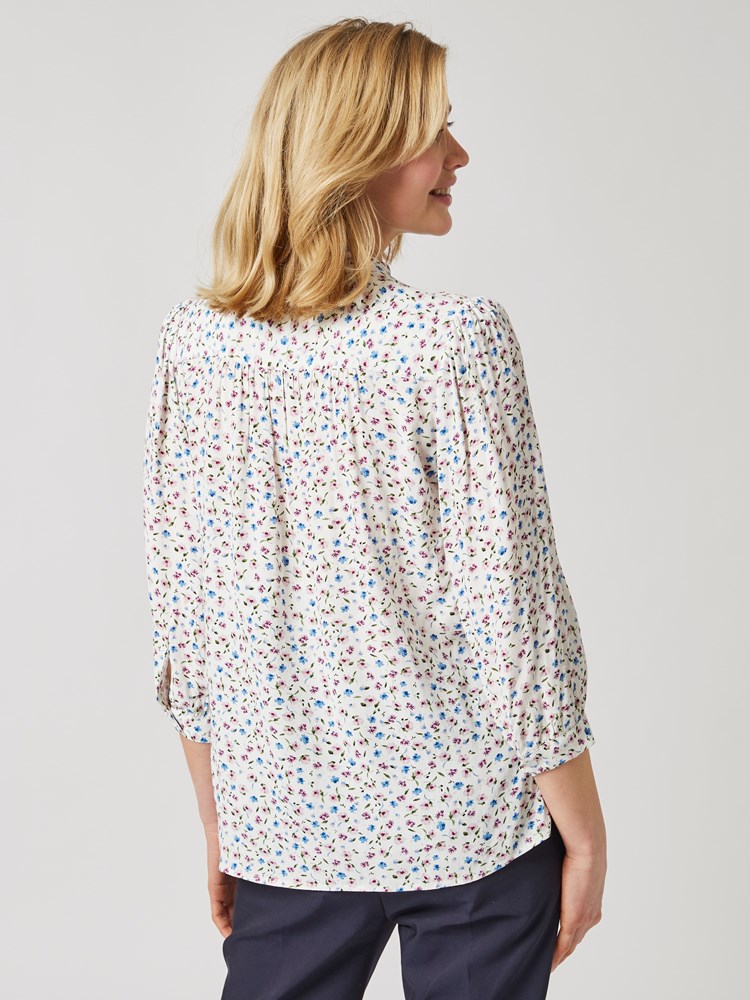 Amy bluse 7251604_O68-RICCO VERO-H23-Modell-Back_chn=vic_4746_Amy bluse O68 7251604.jpg_Back||Back