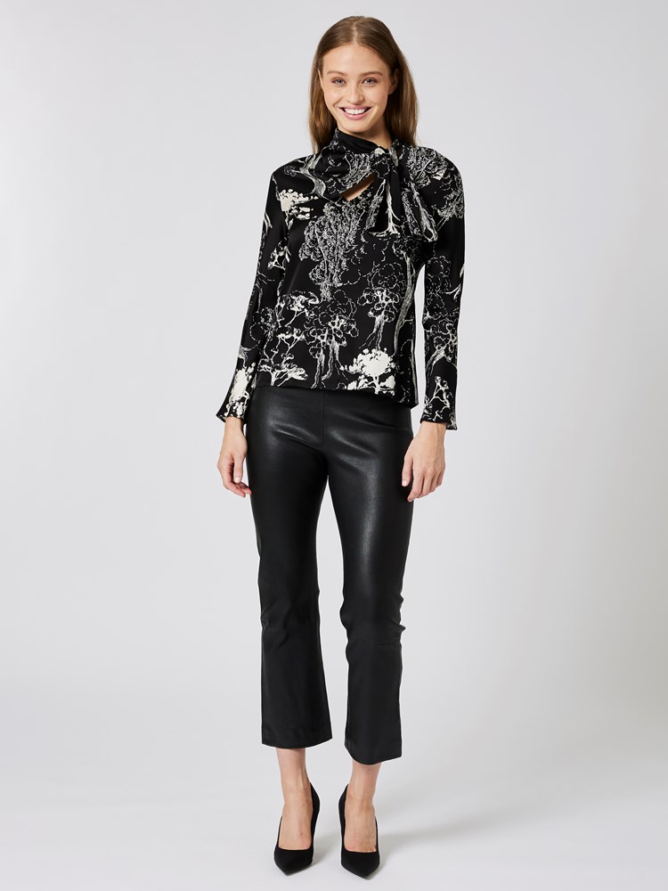 Nelly bluse 7251890_CAB-IN WEAR-A23-details_chn=vic_28_Nelly bluse CAB_Nelly bluse CAB 7251890.jpg_