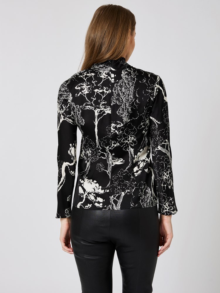Nelly bluse 7251890_CAB-IN WEAR-A23-Modell-Back_chn=vic_4156_Nelly bluse CAB_Nelly bluse CAB 7251890.jpg_Back||Back