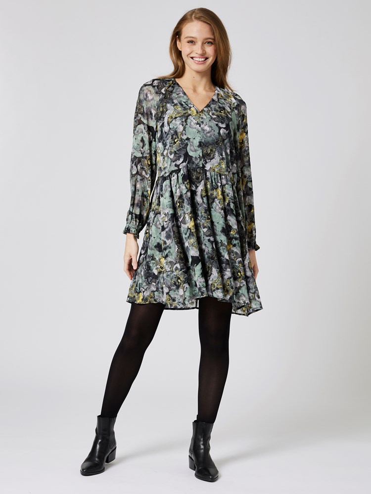 Nisira kort kjole 7251897_GOS-IN WEAR-A23-Modell-Front_chn=vic_6833_Nisira kort kjole GOS 7251897.jpg_Front||Front