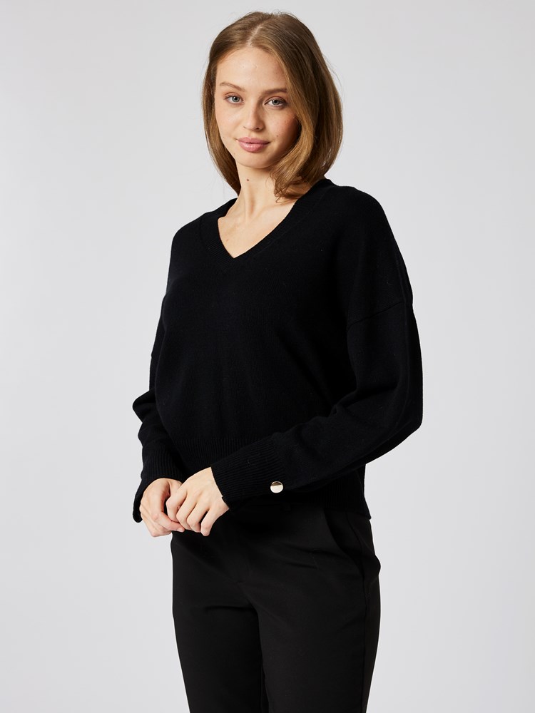 Norma Sweater 7251948_CAB-RICCO VERO-A23-Modell-Front_chn=vic_7981_Norma Sweater CAB_Norma Sweater CAB 7251948.jpg_Front||Front