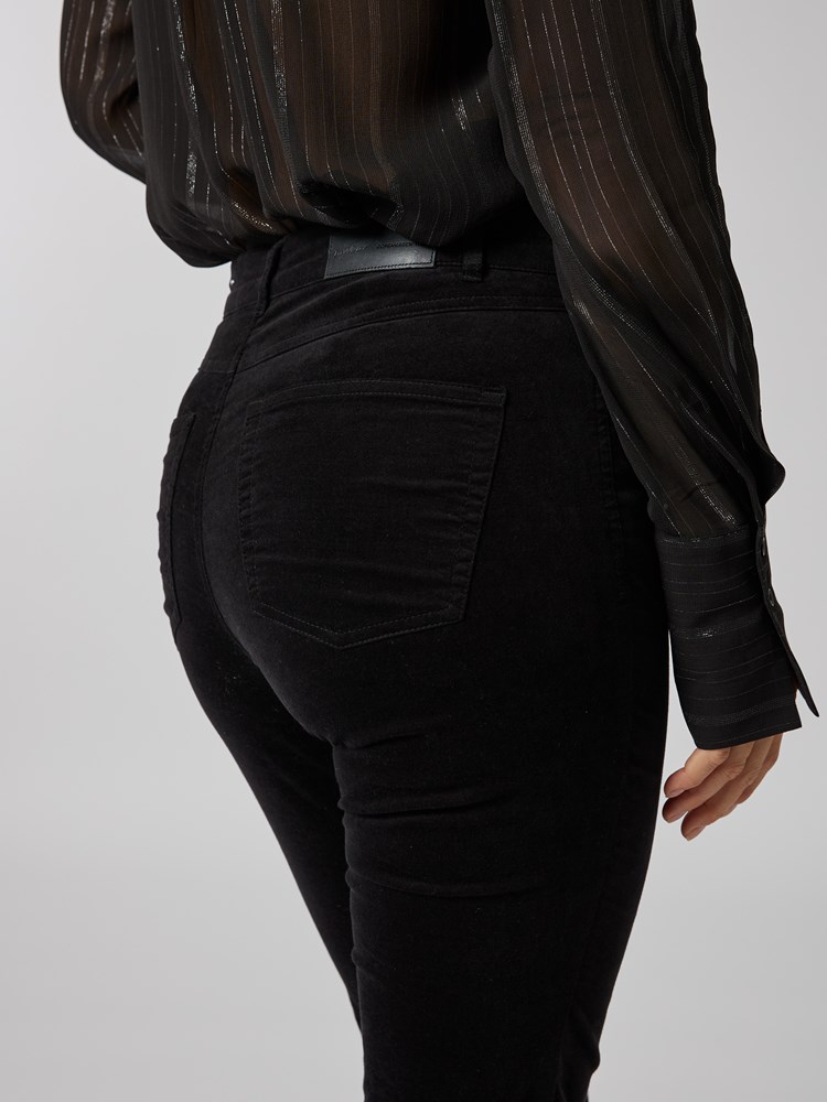 Eisha Iw Jeans 7252020_CAB-IN WEAR-W23-details_chn=vic_187_Eisha Iw Jeans CAB_Eisha Iw Jeans CAB 7252020.jpg_