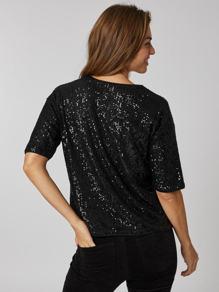 Jarjar Iw Tshirt 7252021_CAB-IN WEAR-W23-Modell-Back_chn=vic_9341_Jarjar Iw Tshirt CAB_Jarjar Iw Tshirt CAB 7252021.jpg_Back||Back