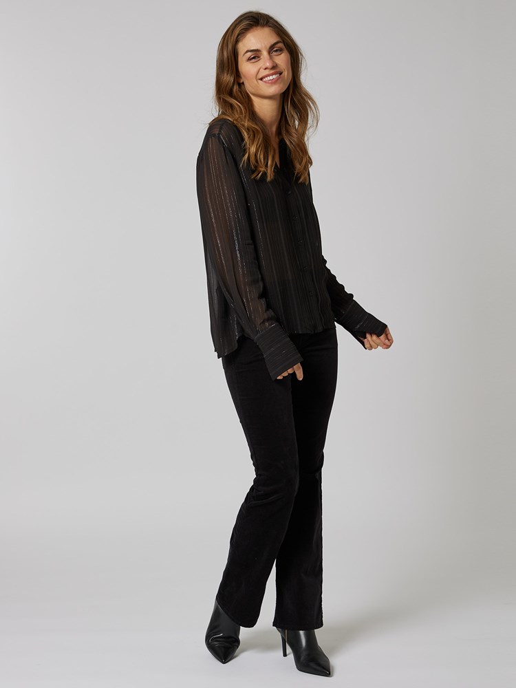 Leatrix Iw Shirt 7252022_CAB-IN WEAR-W23-details_chn=vic_2136_Leatrix Iw Shirt CAB_Leatrix Iw Shirt CAB 7252022.jpg_