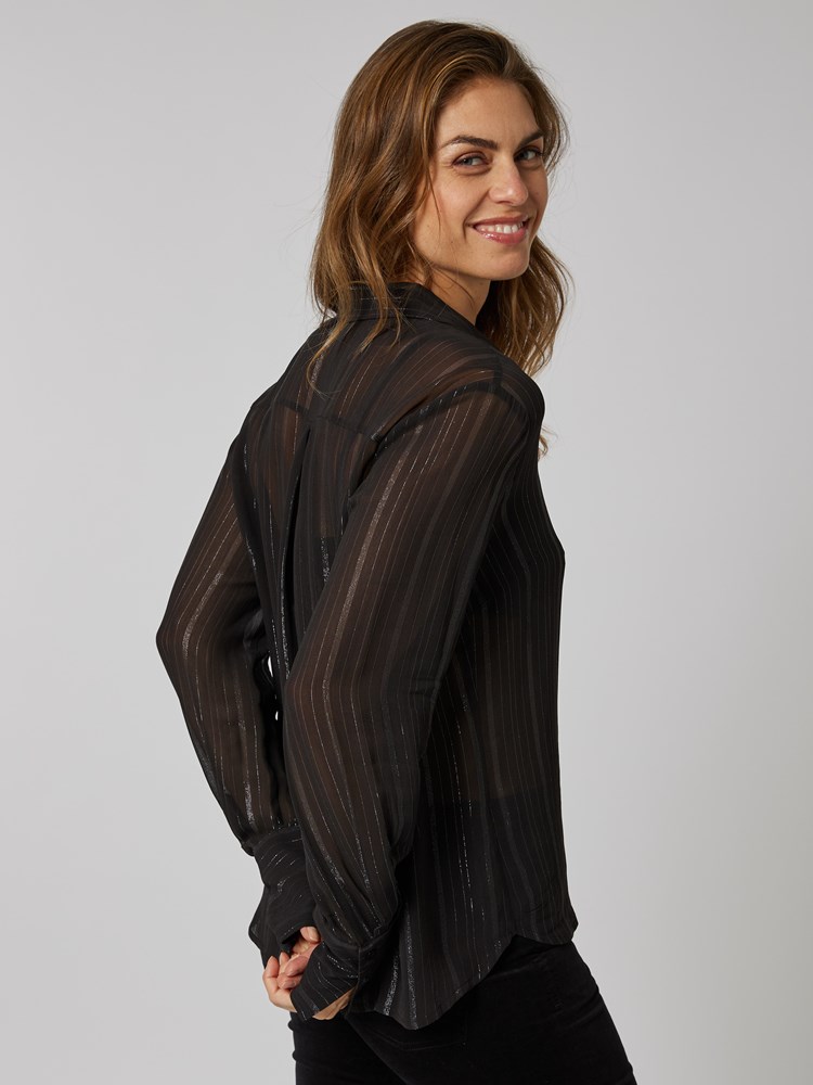 Leatrix Iw Shirt 7252022_CAB-IN WEAR-W23-Modell-Back_chn=vic_9677_Leatrix Iw Shirt CAB_Leatrix Iw Shirt CAB 7252022.jpg_Back||Back