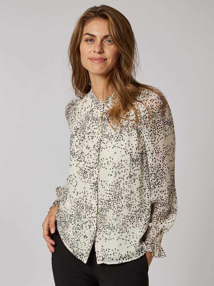 Yule bluse 7252040_I3O-RICCO VERO-W23-Modell-Front_chn=vic_5409_Yule bluse I3O_Yule bluse I3O 7252040.jpg_Front||Front