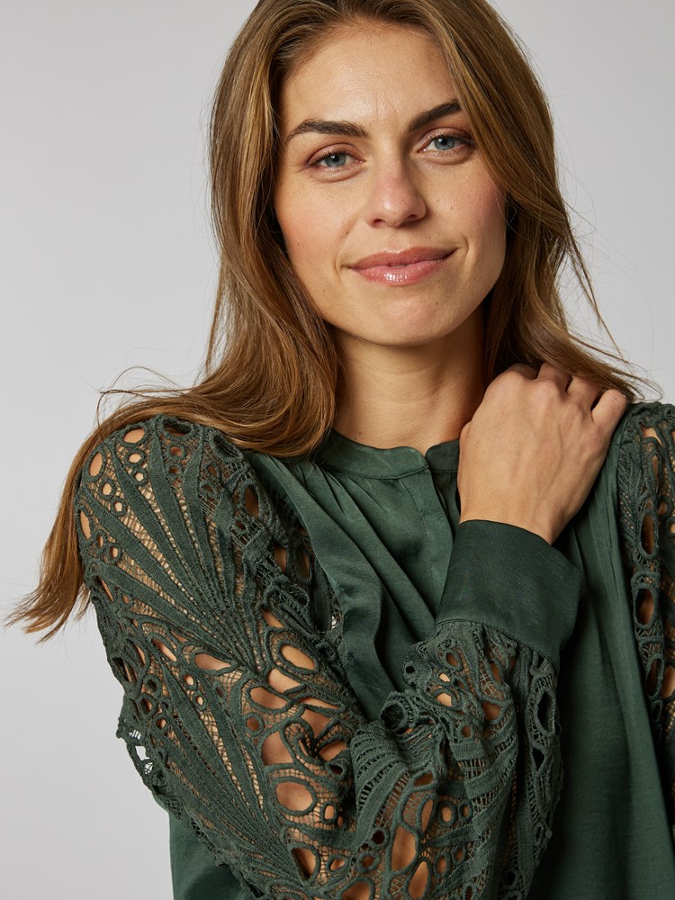 Devine bluse 7252043_GOS-RICCO VERO-W23-details_chn=vic_9858_Devine bluse GOS_Devine bluse GOS 7252043.jpg_