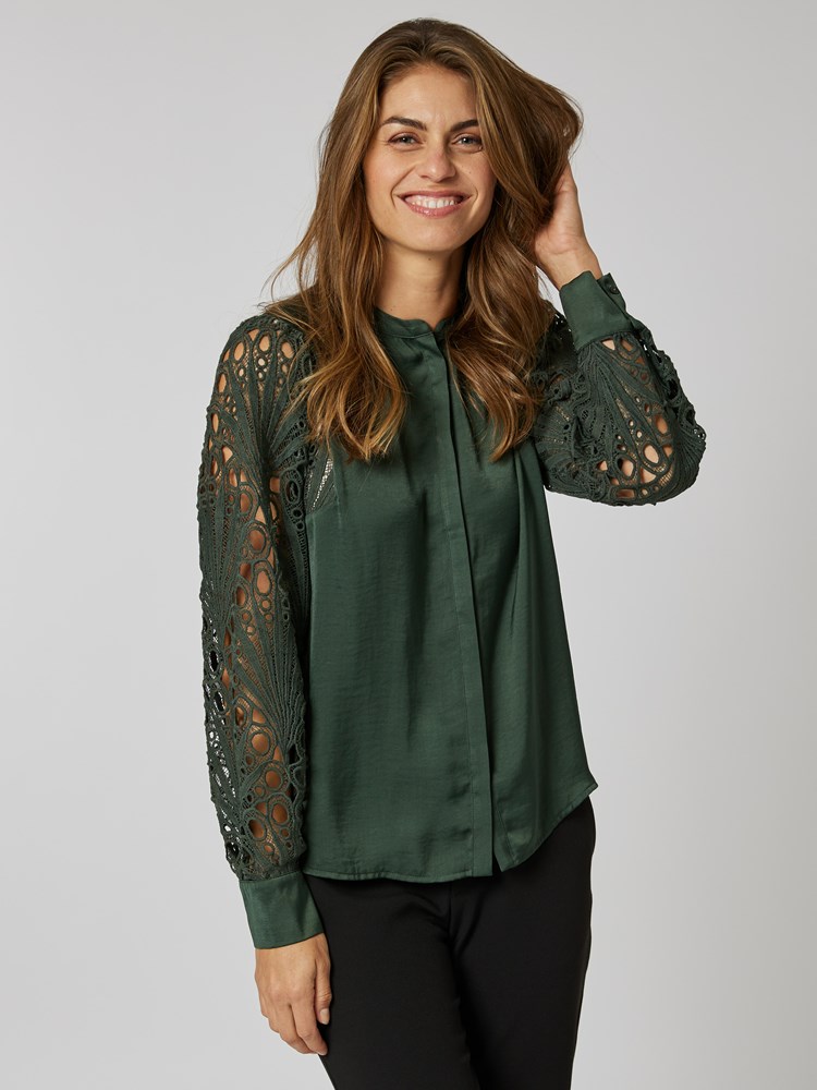 Devine bluse 7252043_GOS-RICCO VERO-W23-Modell-Front_chn=vic_111_Devine bluse GOS_Devine bluse GOS 7252043.jpg_Front||Front