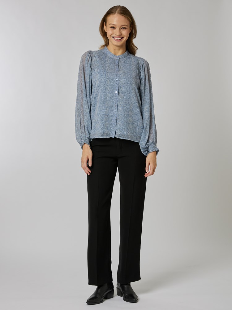Fields bluse 7252417_ECL-RICCO VERO-S24-Modell-Front_chn=vic_1746_Fields bluse ECL_Fields bluse ECL 7252417.jpg_Front||Front