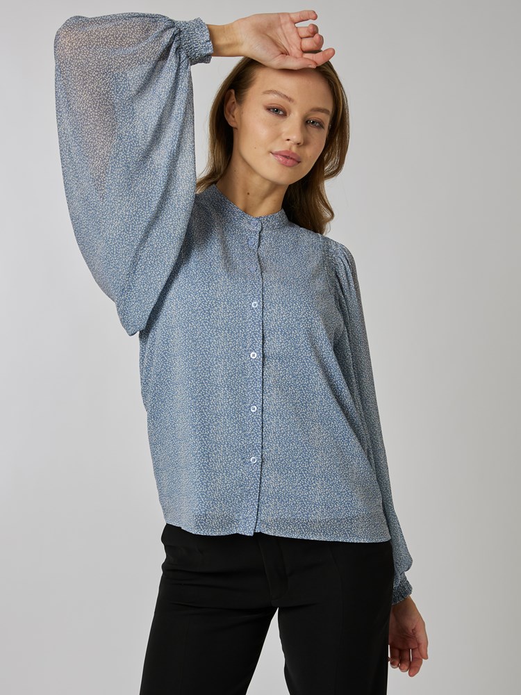 Fields bluse 7252417_ECL-RICCO VERO-S24-Modell-Front_chn=vic_749_Fields bluse ECL_Fields bluse ECL 7252417.jpg_Front||Front