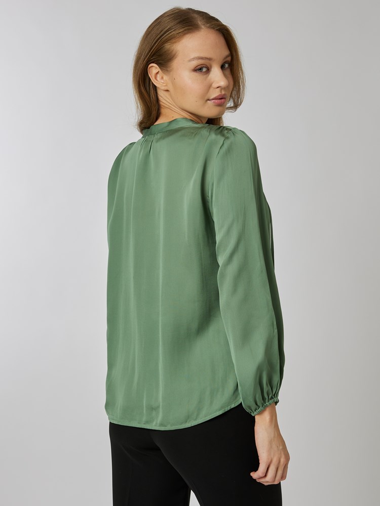 Raye bluse 7252420_GIX-RICCO VERO-S24-Modell-Back_chn=vic_593_Raye bluse GIX_Raye bluse GIX 7252420.jpg_Back||Back