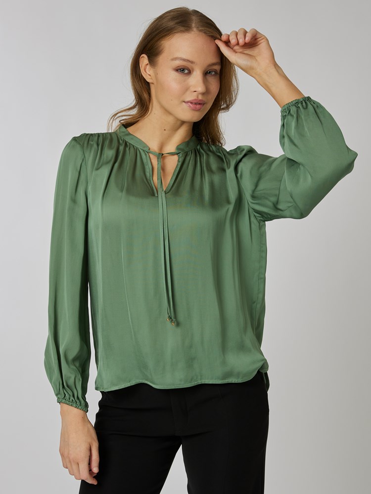 Raye bluse 7252420_GIX-RICCO VERO-S24-Modell-Front_chn=vic_9353_Raye bluse GIX_Raye bluse GIX 7252420.jpg_Front||Front