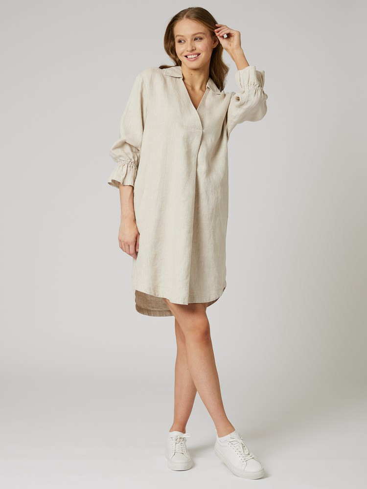 Peg kjole 7252424_I2M-IN WEAR-S24-Modell-Front_chn=vic_638_Peg kjole I2M_Peg kjole I2M 7252424.jpg_Front||Front