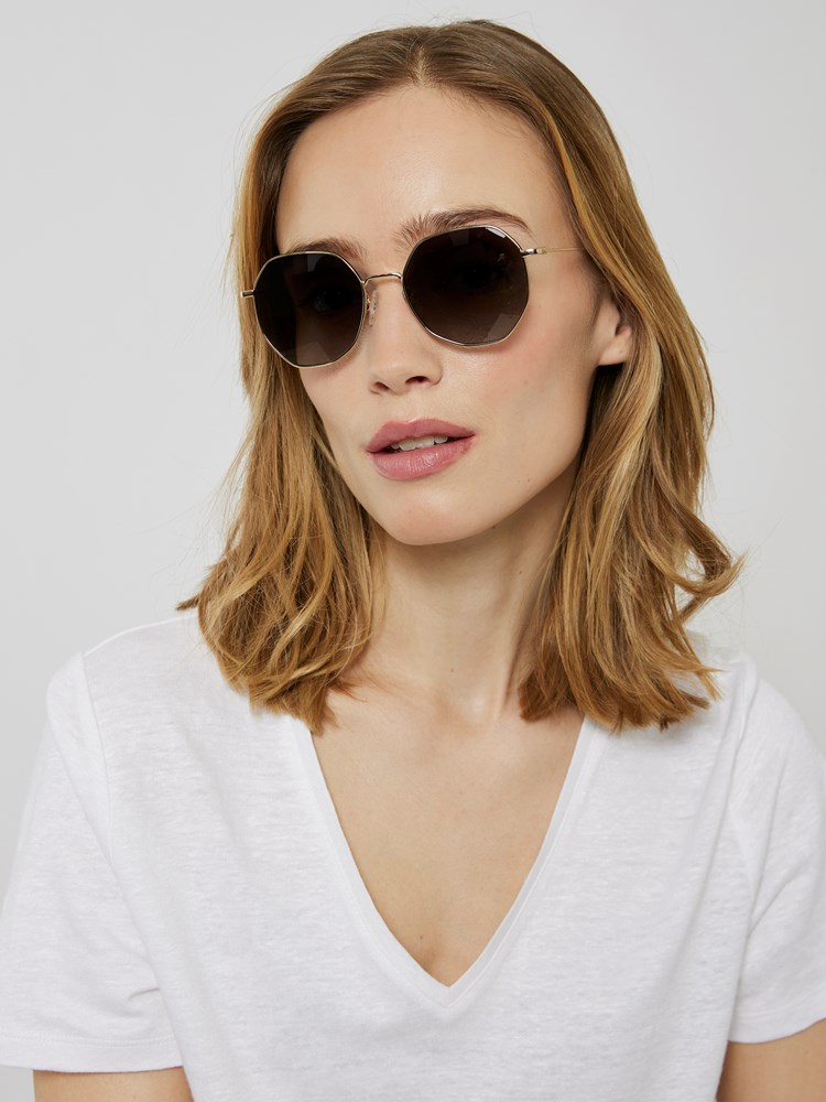 Mia Solbriller 7252530_AAH-DONNA-S24-Modell-Front_chn=vic_1744_Mia Solbriller AAH_Mia Solbriller AAH 7252530.jpg_Front||Front