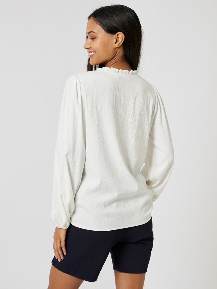 Veronika bluse 7252560_AP7-RICCO VERO-H24-Modell-Back_chn=vic_2769_Veronika bluse AP7_Veronika bluse AP7 7252560.jpg_Back||Back