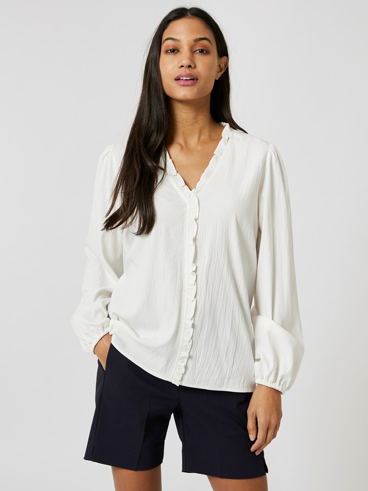 Veronika bluse 7252560_AP7-RICCO VERO-H24-Modell-Front_chn=vic_3106_Veronika bluse AP7_Veronika bluse AP7 7252560.jpg_Front||Front